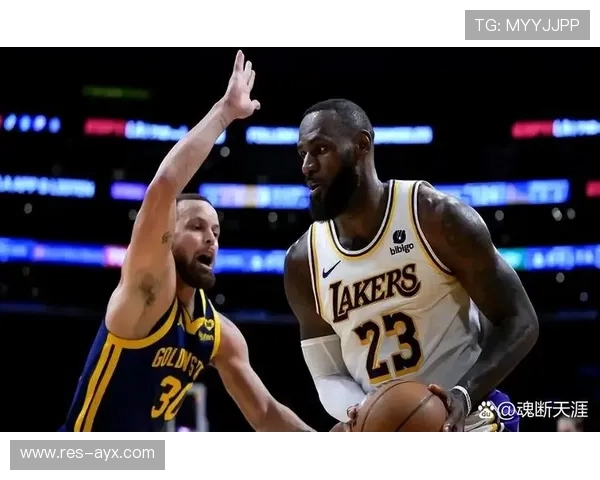 约翰逊季后赛闪耀时刻：关键表现助球队挺进下一轮